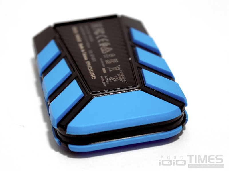 ADATA SD820、SC735高速行動外接式SSD開箱試用,強固軍規、輕巧易攜,儲存如影隨形無界限 13 adatasd820sc735ssd 015 4