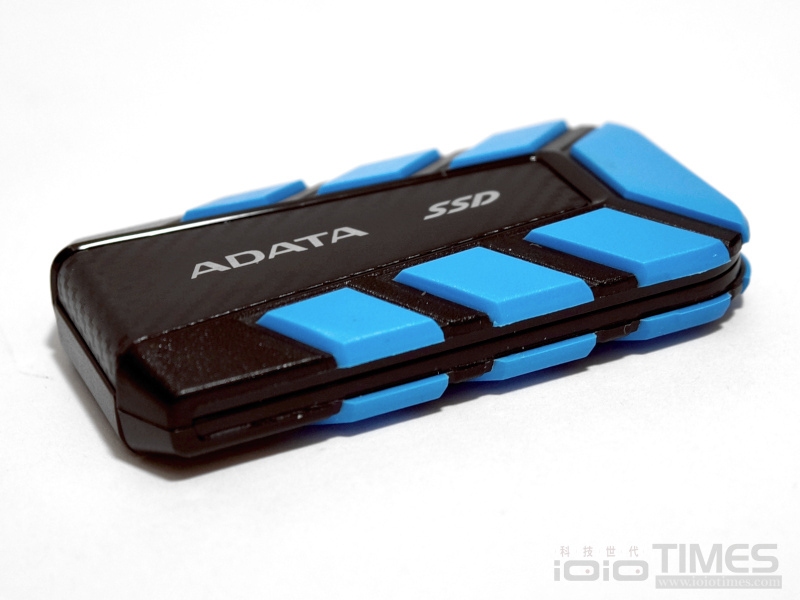 ADATA SD820、SC735高速行動外接式SSD開箱試用,強固軍規、輕巧易攜,儲存如影隨形無界限 14 adatasd820sc735ssd 015 5
