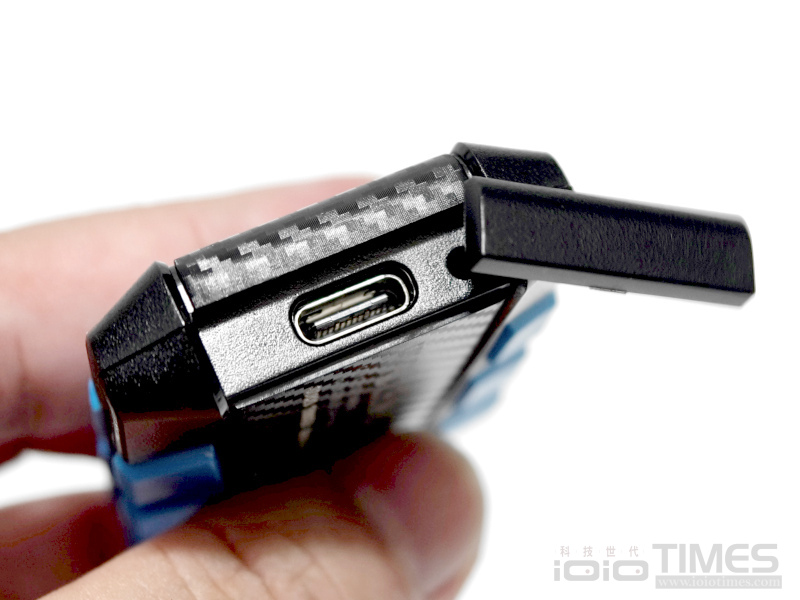 ADATA SD820、SC735高速行動外接式SSD開箱試用,強固軍規、輕巧易攜,儲存如影隨形無界限 15 adatasd820sc735ssd 015 6