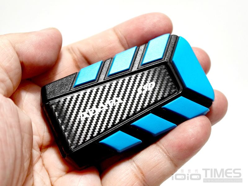 ADATA SD820、SC735高速行動外接式SSD開箱試用,強固軍規、輕巧易攜,儲存如影隨形無界限 16 adatasd820sc735ssd 016 1