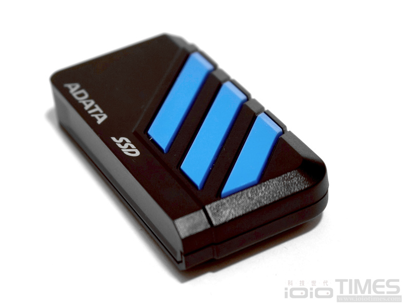ADATA SD820、SC735高速行動外接式SSD開箱試用,強固軍規、輕巧易攜,儲存如影隨形無界限 27 adatasd820sc735ssd 024 3