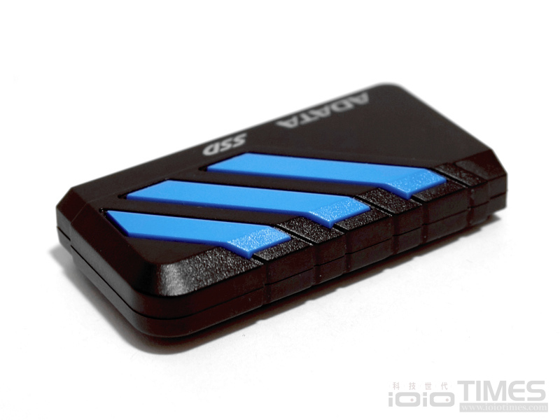 ADATA SD820、SC735高速行動外接式SSD開箱試用,強固軍規、輕巧易攜,儲存如影隨形無界限 28 adatasd820sc735ssd 024 4