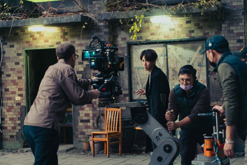 Netflix《乩身》48小時空降台灣、香港排行榜冠軍 榮登全球非英語影集排行榜第6名! 9 20260408 NEWS 1 3