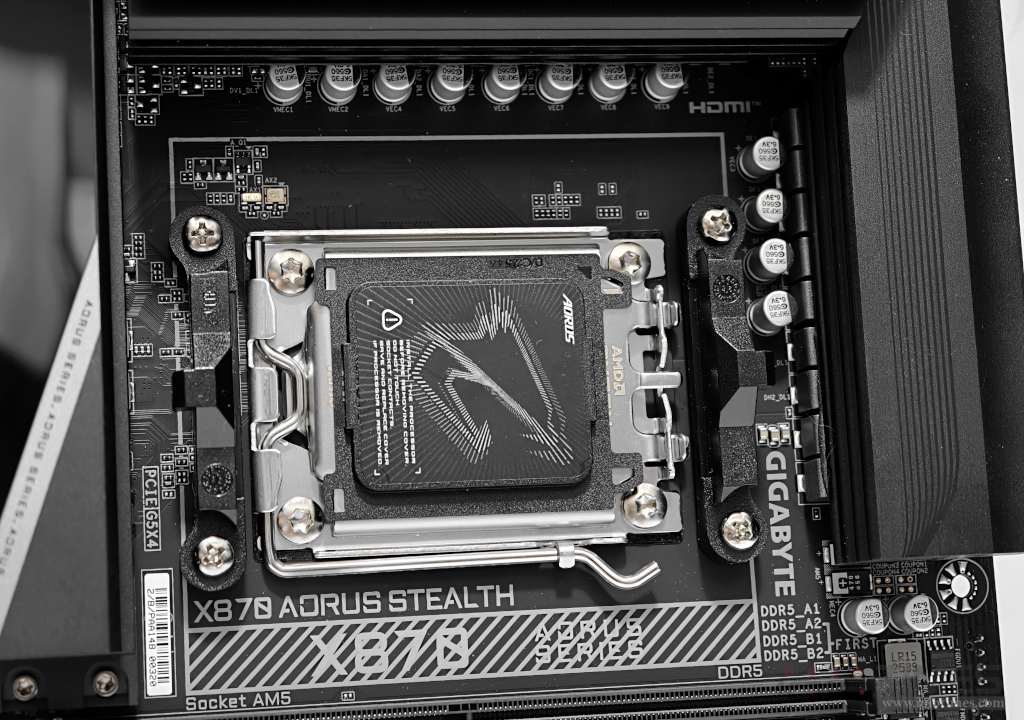 gigabytex870aorusstealthmb 018
