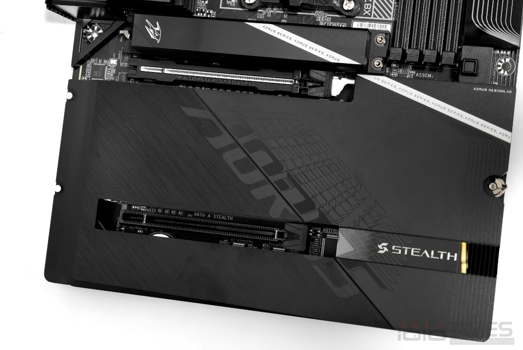 gigabytex870aorusstealthmb 020