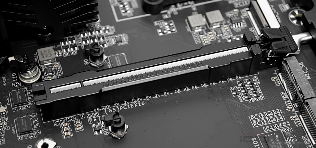 gigabytex870aorusstealthmb 024