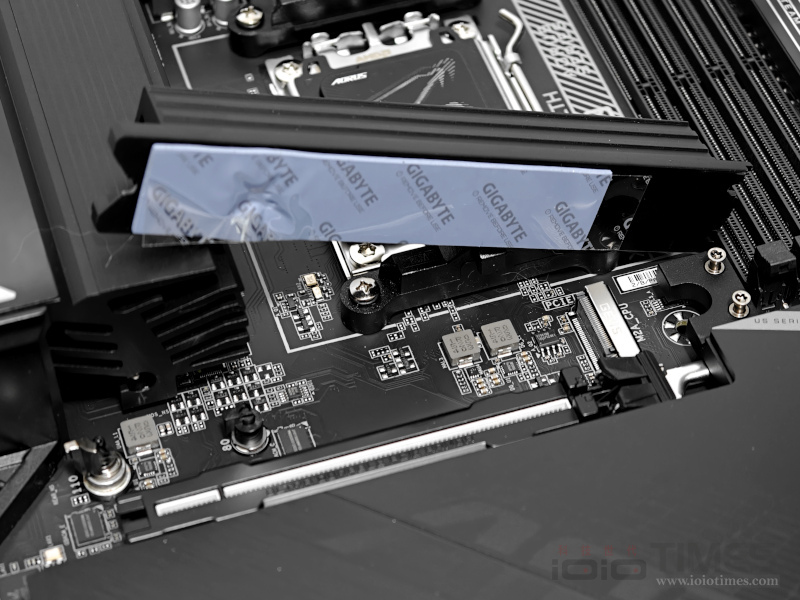 gigabytex870aorusstealthmb 025 2