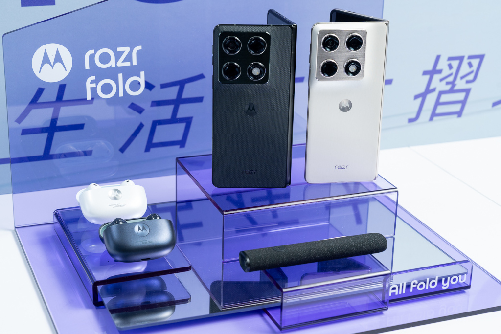 motorola razr fold首款書本式摺疊機登台、獲DXOMARK影像卓越金標認證,All fold You生活在大摺理、重新定義生產力與娛樂使用邊界 7 20260526 news motorola06