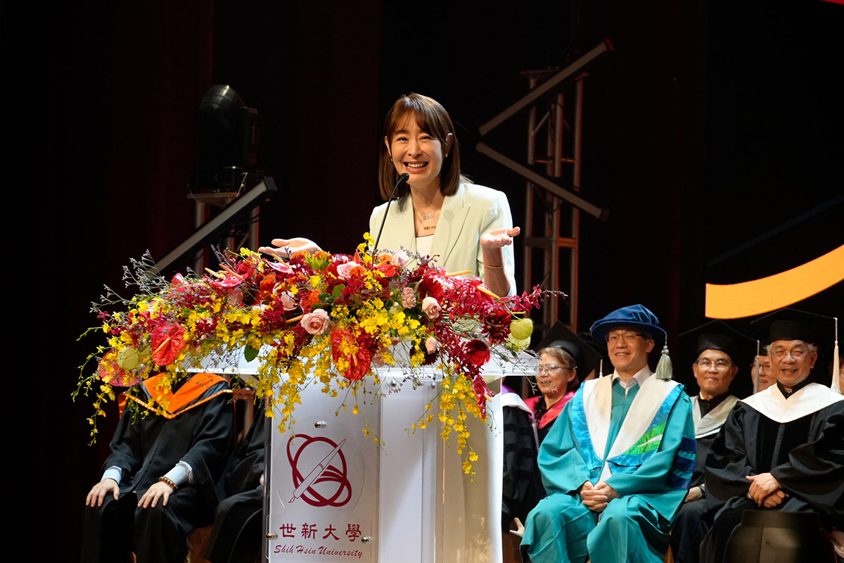 世新大學10場畢典登場,跨界嘉賓勉畢業生發光,邀賈永婕致詞,分享不怕雜音勇敢前行 1 20260601 NEWS 2 2