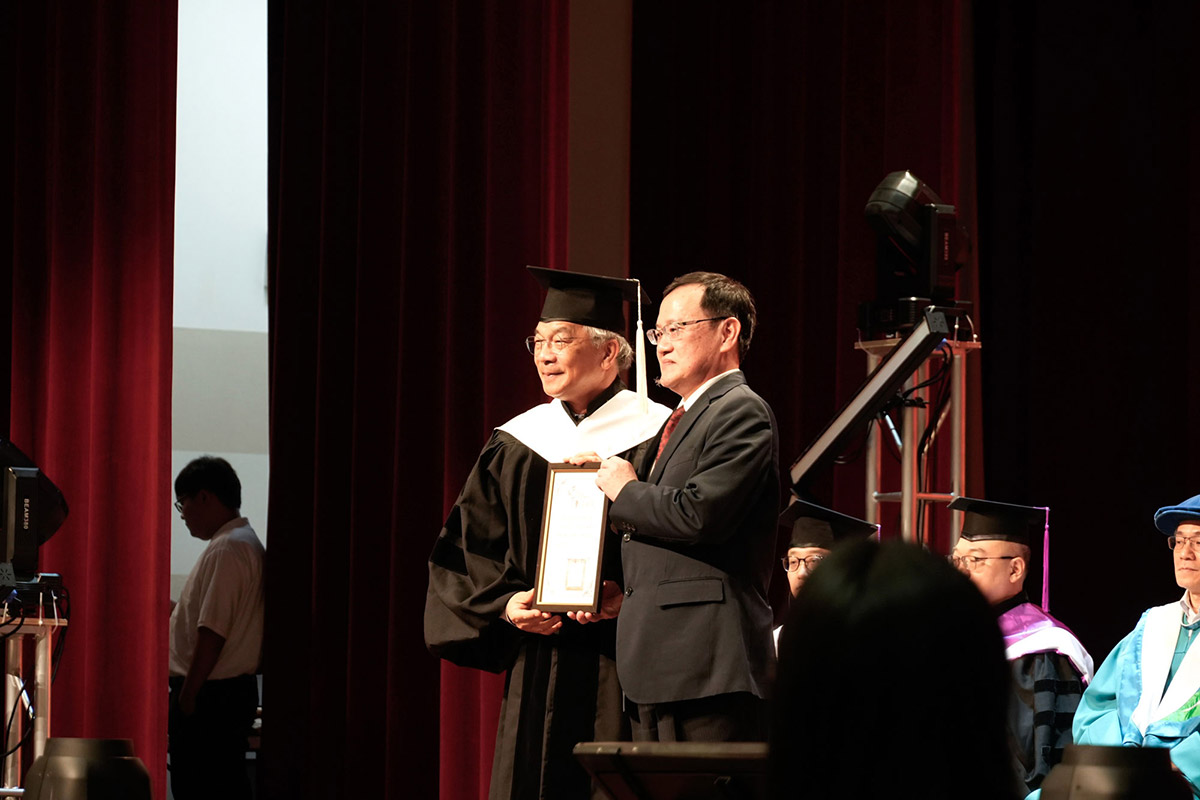 世新大學10場畢典登場,跨界嘉賓勉畢業生發光,邀賈永婕致詞,分享不怕雜音勇敢前行 3 20260601 NEWS 2 3